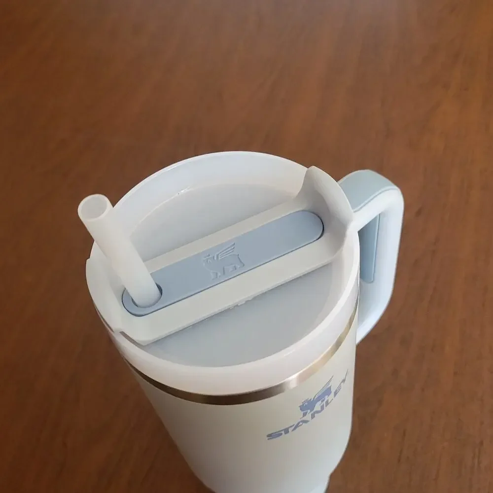 Stanley Quencher Tumbler 40oz Gray New, no tags.